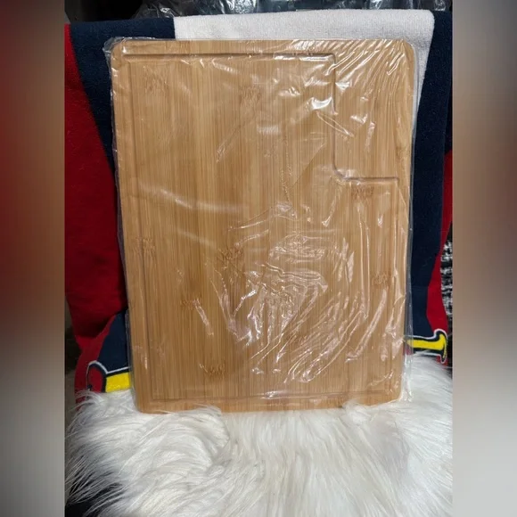 Bamboo Cutting Board. 14x11 - Picture 2 of 5